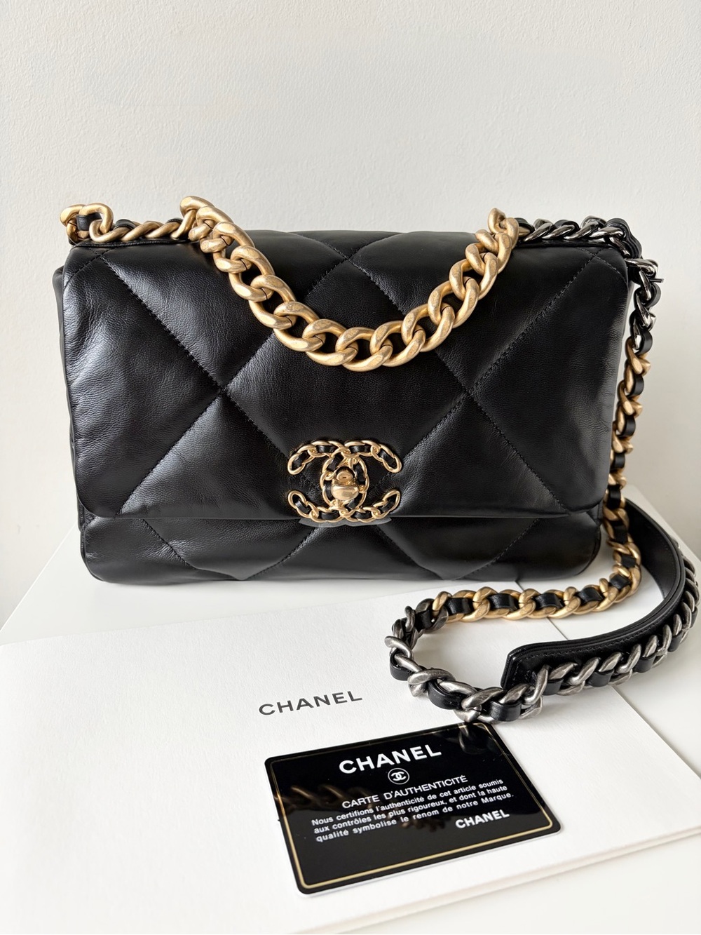 Chanel 19 Medium